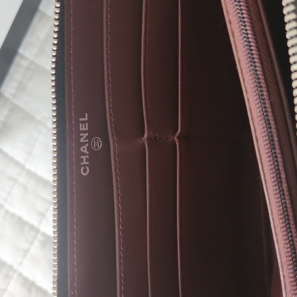Chanel zip around wallet large. Made in France. Used a few times. Like New! - Picture 5 of 8
